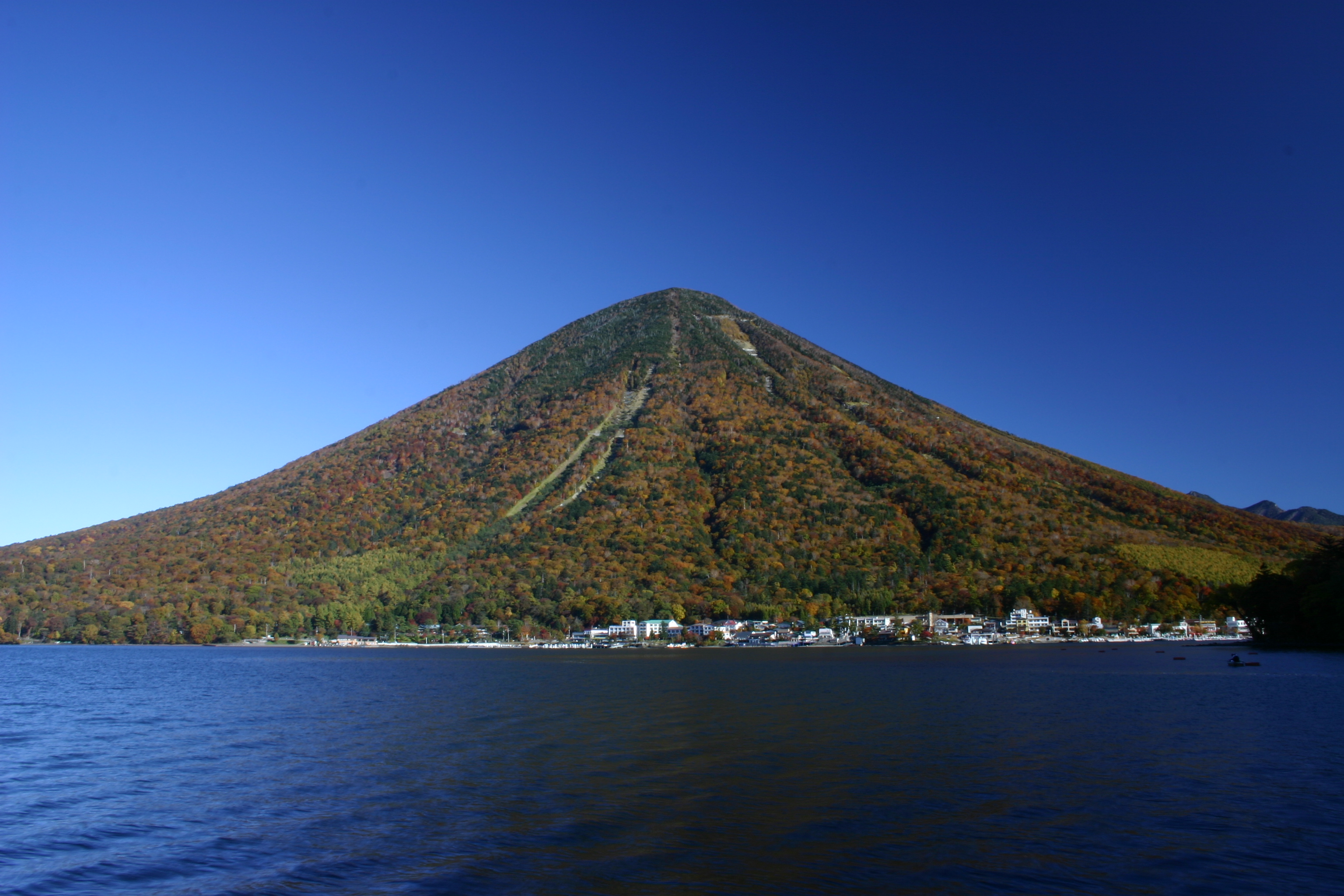 男体山・中禅寺湖